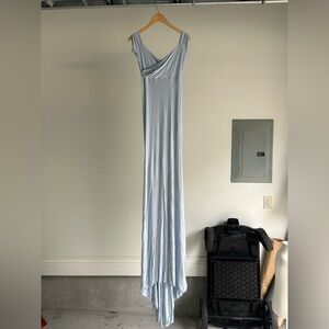 Maternity photo shoot long-trained dress